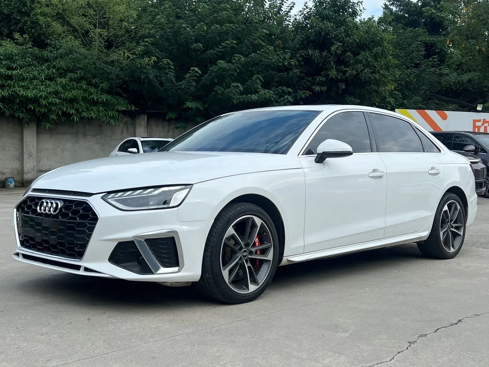 2023 AUDI A4L view 1