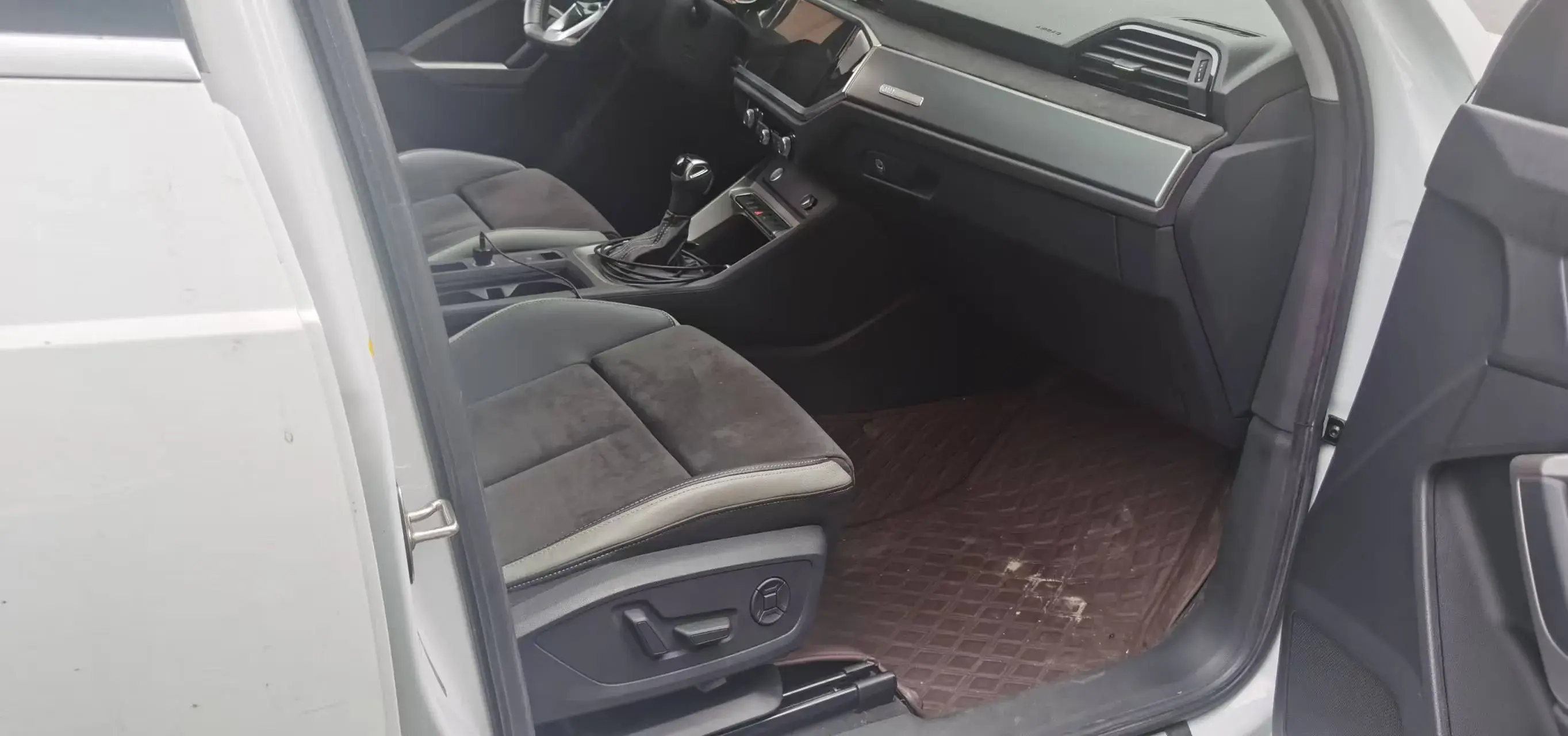 2020 AUDI Q3 thumbnail 2