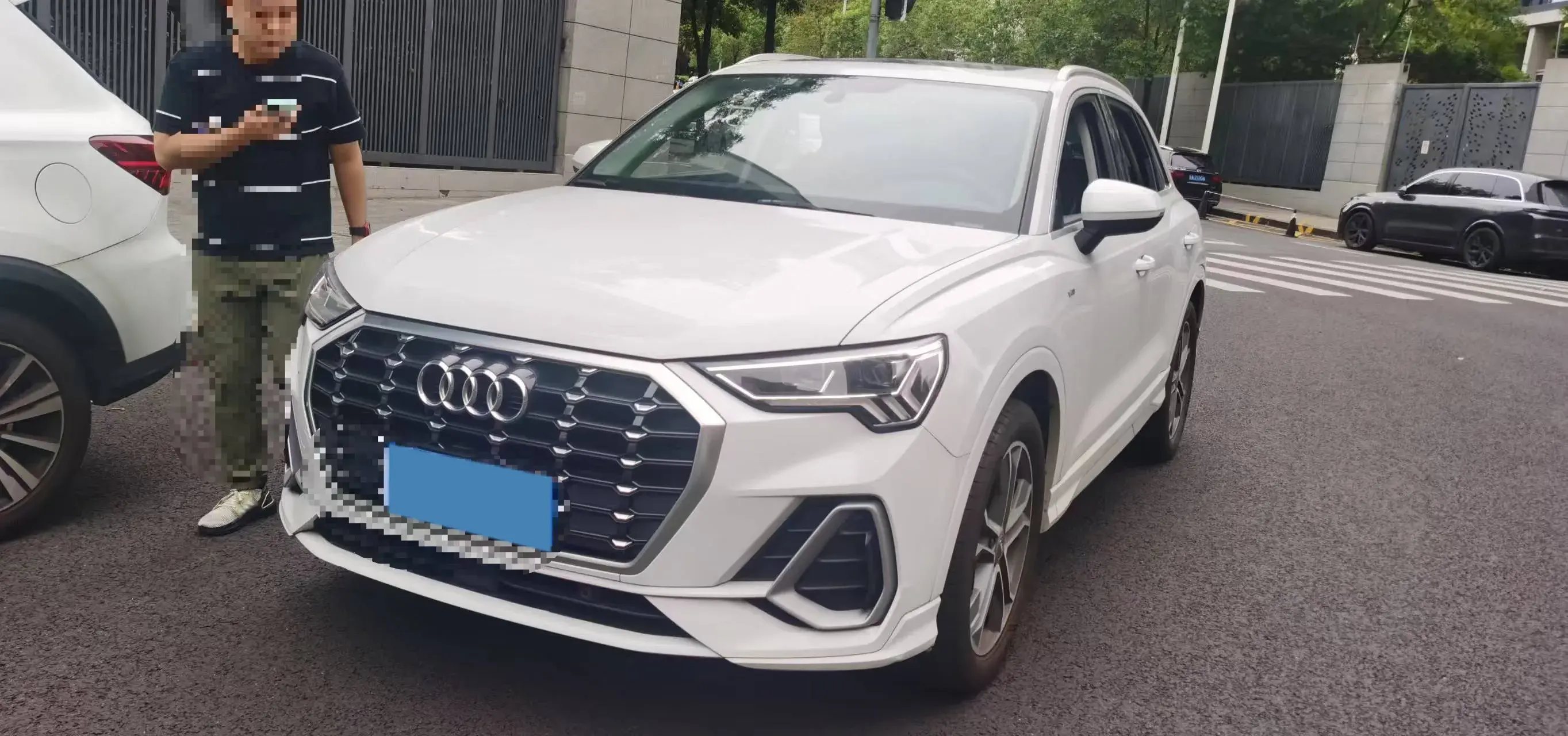 2020 AUDI Q3 view 1