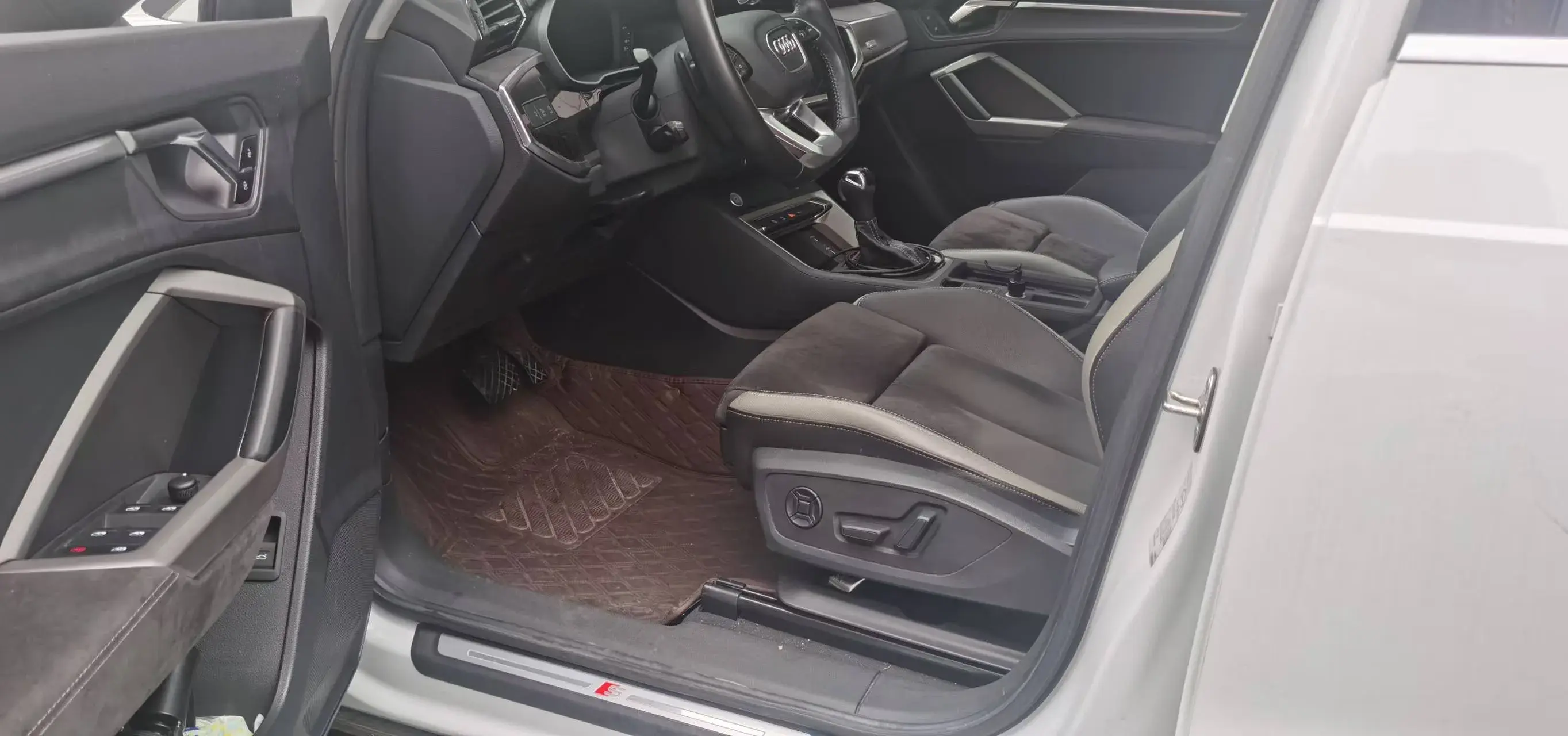 2020 AUDI Q3 thumbnail 4