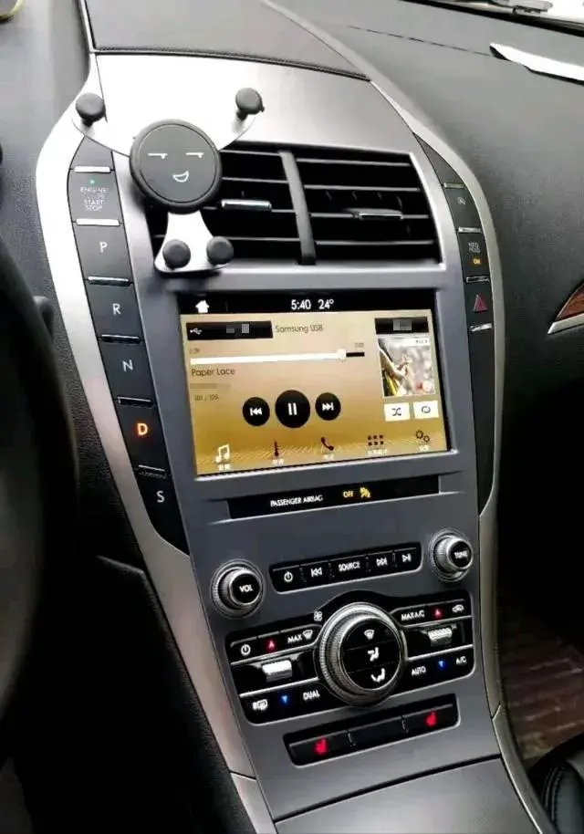 2019 LINCOLN MKZ thumbnail 4