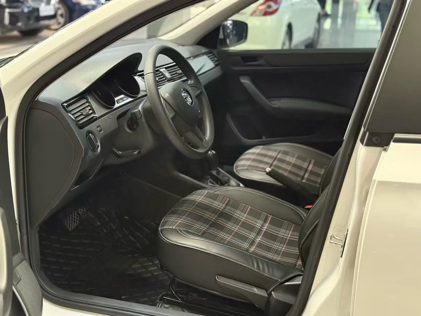 2020 SKODA RAPID thumbnail 4