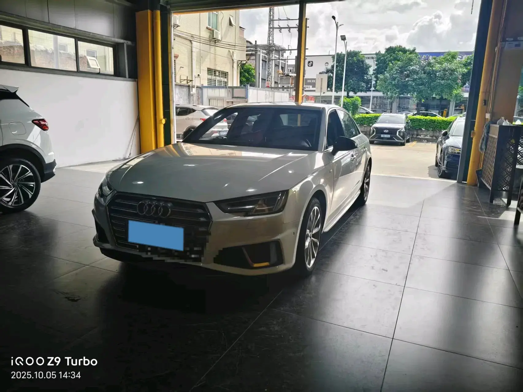 2019 AUDI A4L view 1