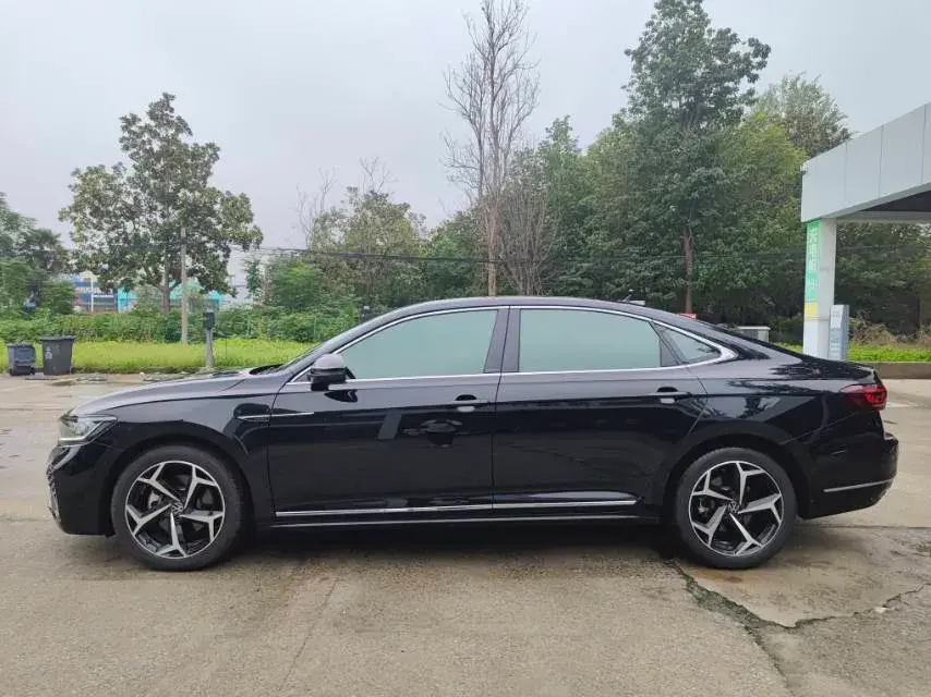 2022 VOLKSWAGEN PASSAT thumbnail 3