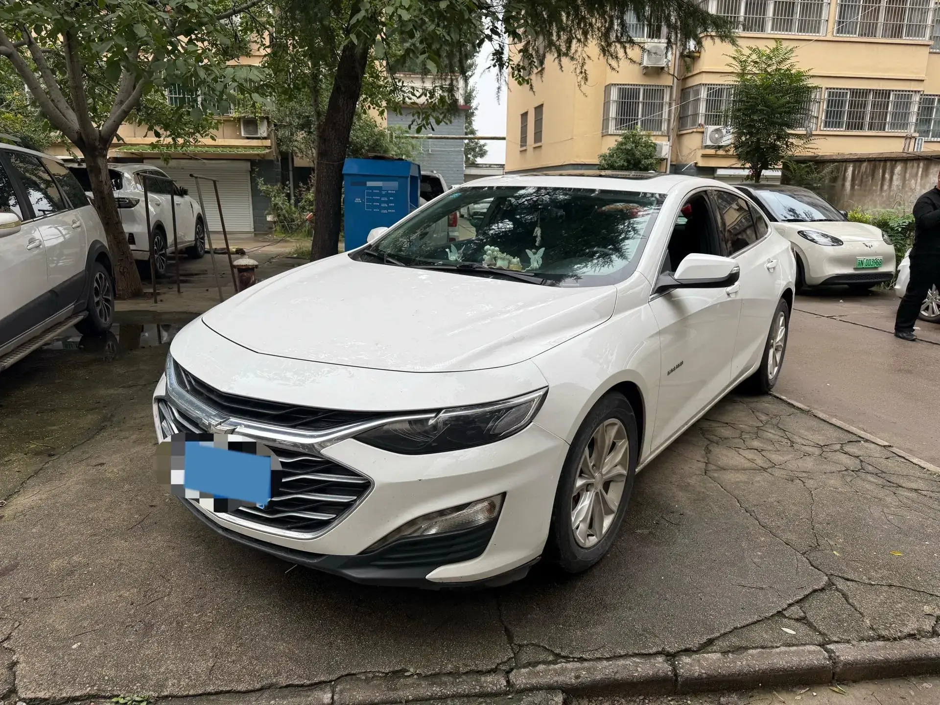 2019 CHEVROLET MALIBU view 1