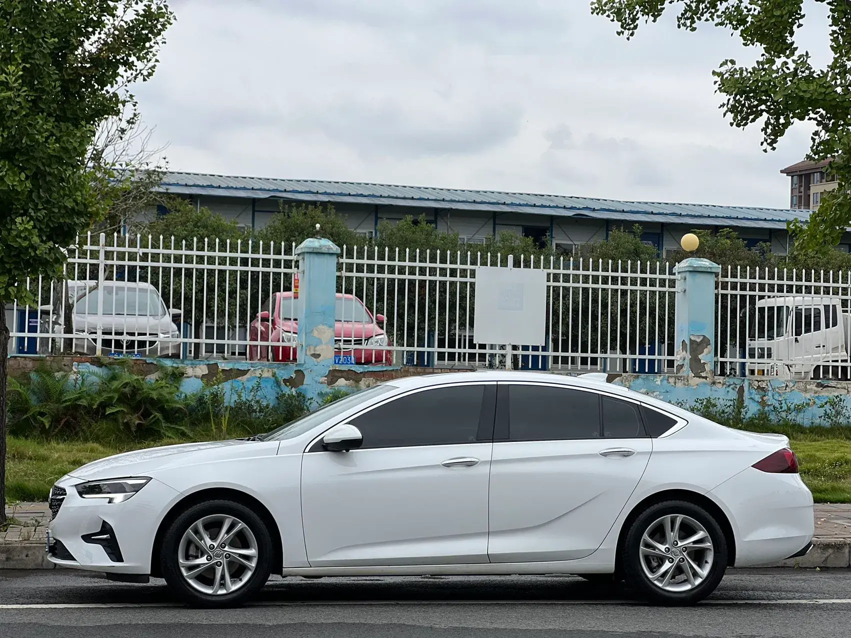 2020 BUICK REGAL thumbnail 3