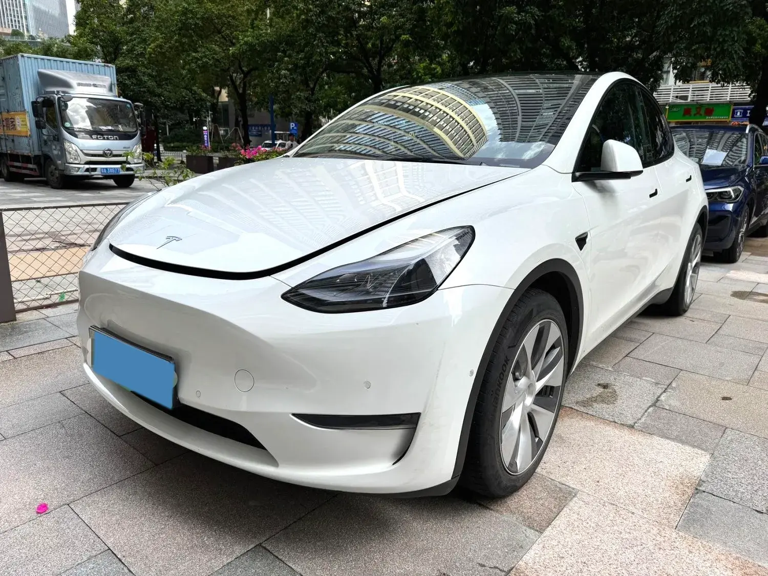 2022 TESLA MODEL view 1