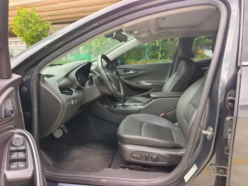 2018 CHEVROLET MALIBU thumbnail 4