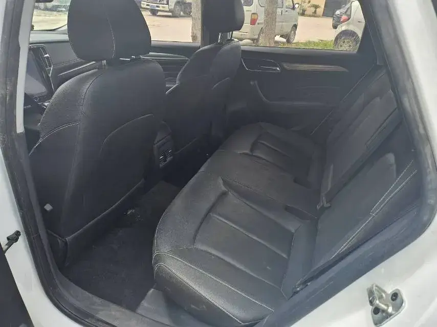 2019 ROEWE I6 thumbnail 4