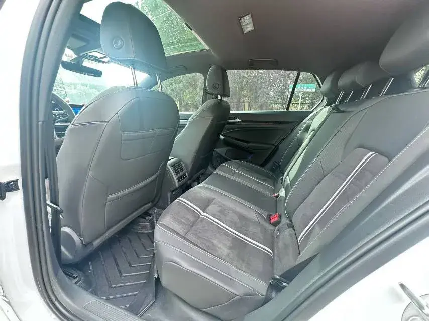 2023 VOLKSWAGEN GOLF thumbnail 4