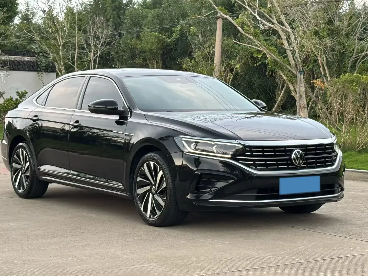 2022 VOLKSWAGEN PASSAT thumbnail 3