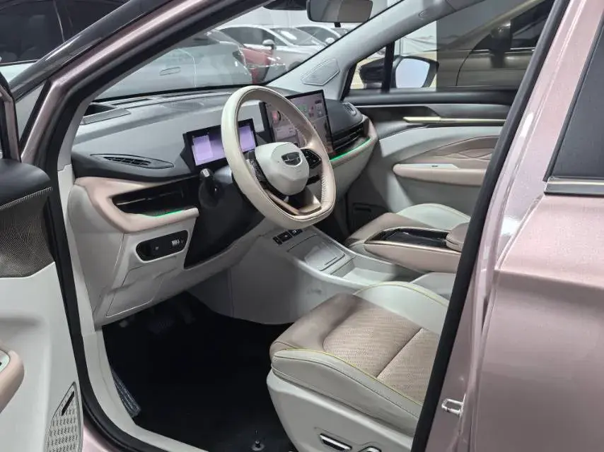 2022 GEOMETRY M6 thumbnail 2