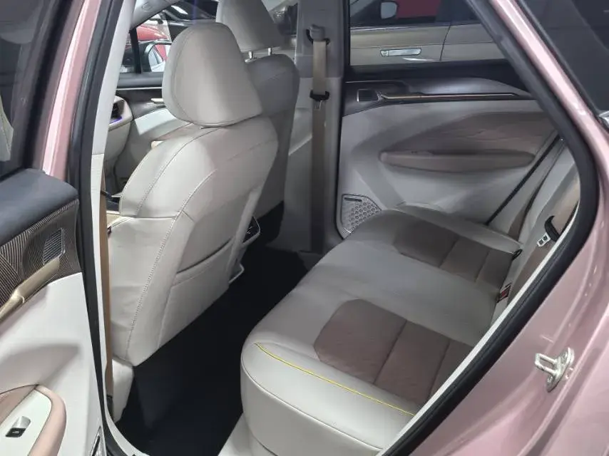 2022 GEOMETRY M6 thumbnail 3