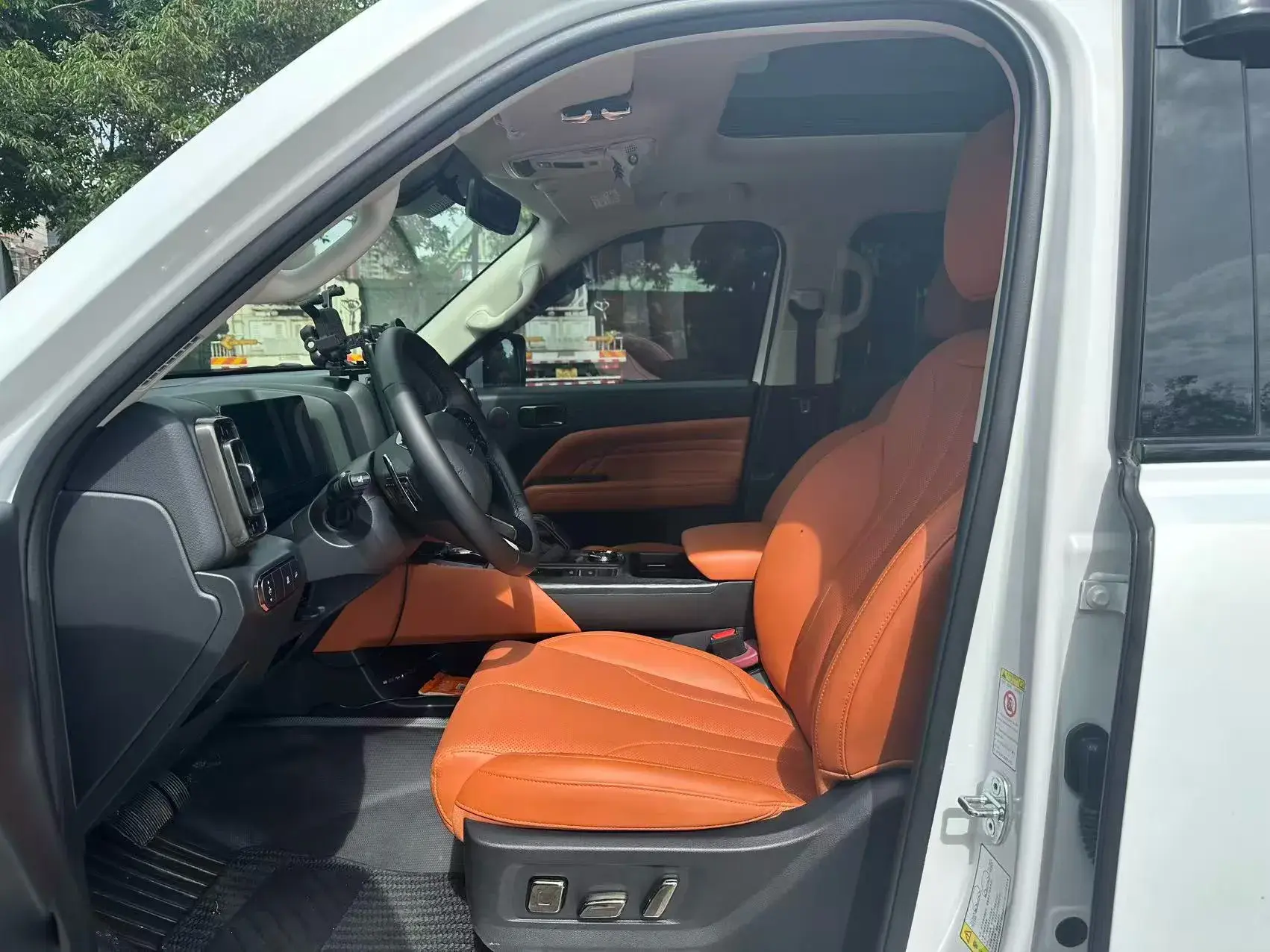 2024 HAVAL H9 thumbnail 4