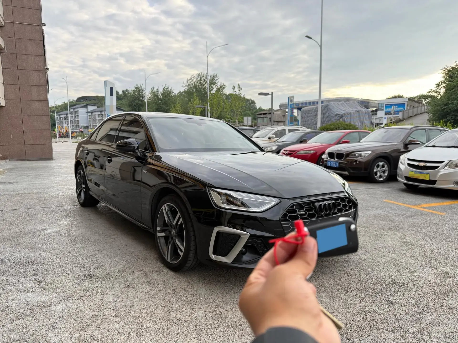 2020 AUDI A4L thumbnail 2