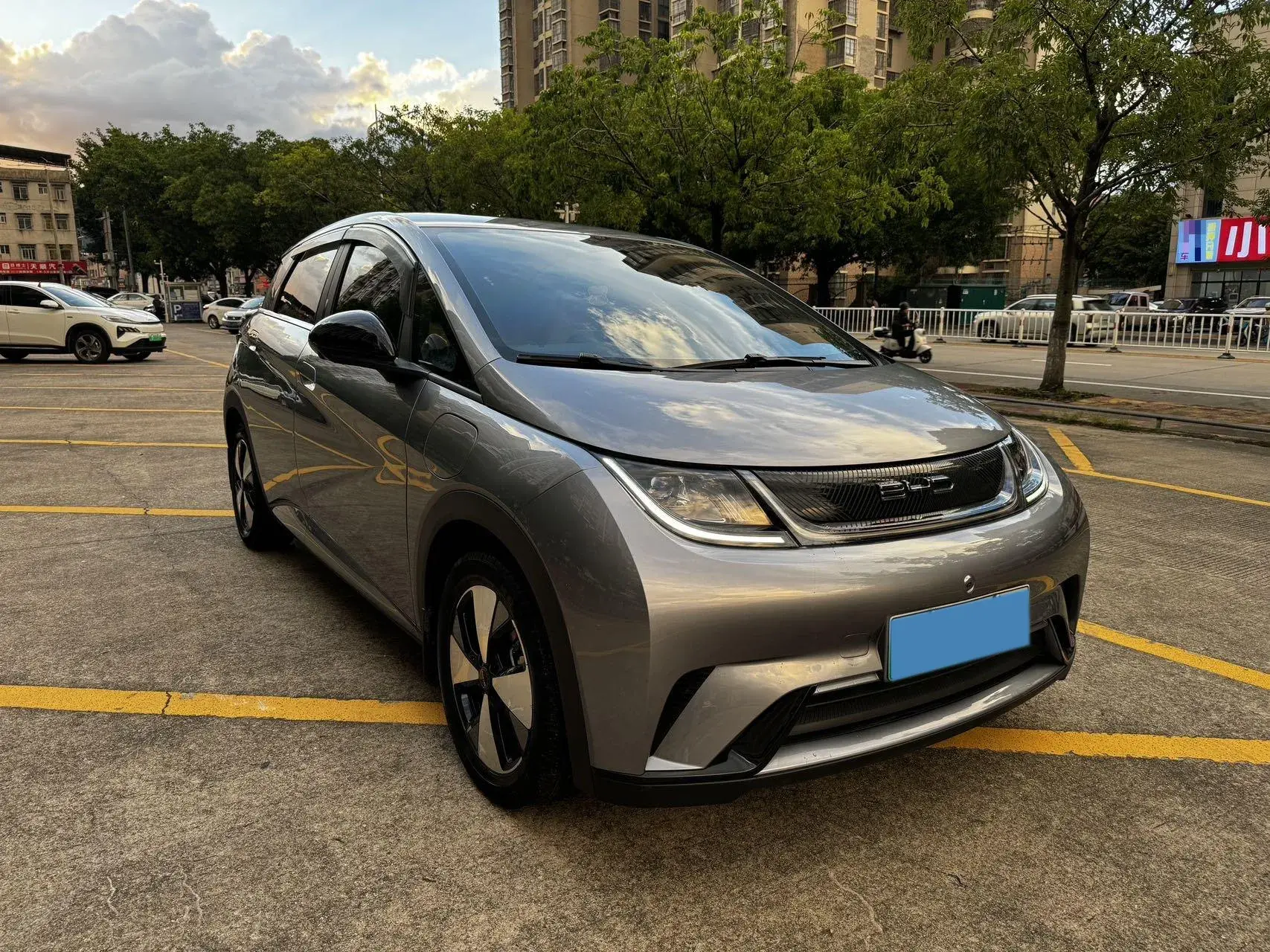 2023 BYD DOLPHIN thumbnail 3