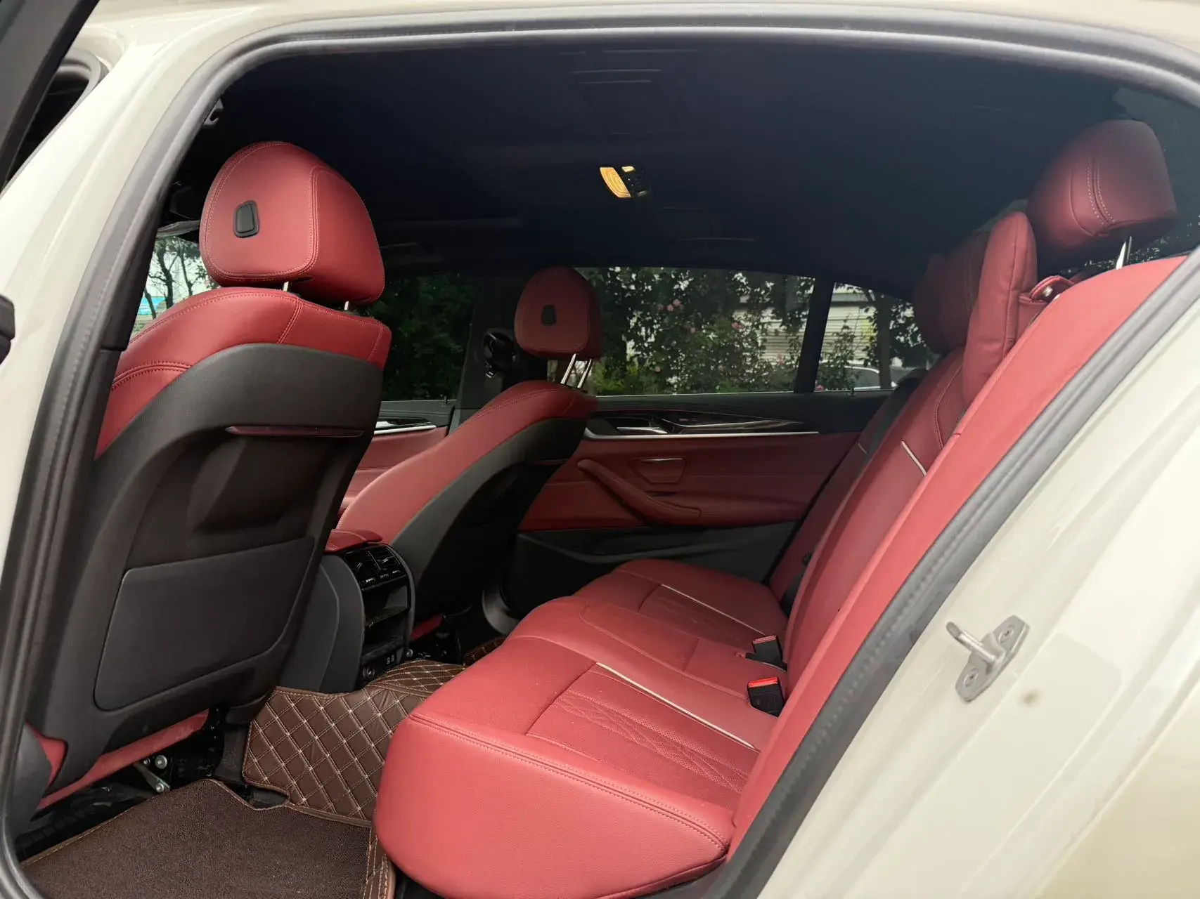 2022 BMW 5 thumbnail 3