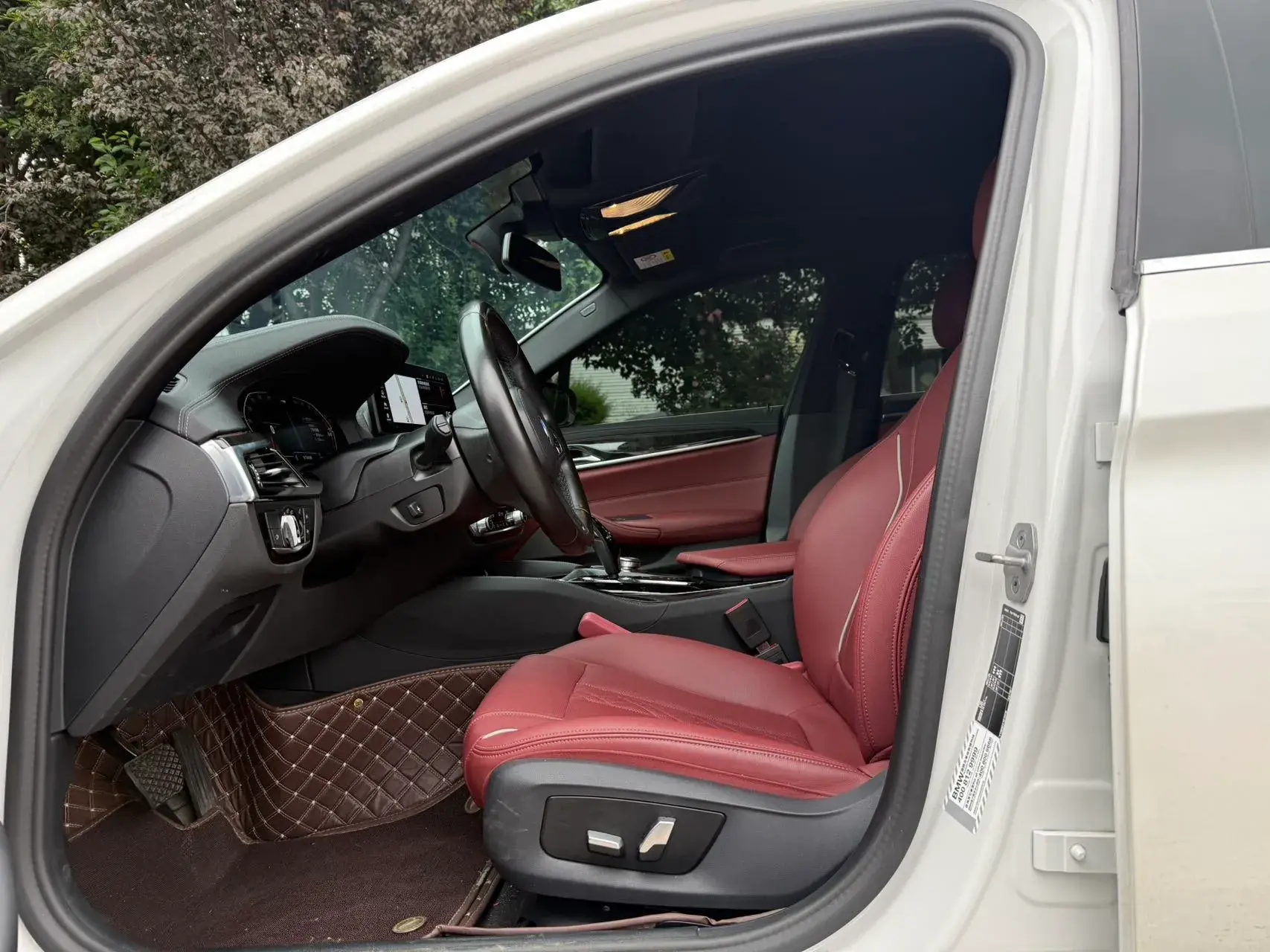 2022 BMW 5 thumbnail 4