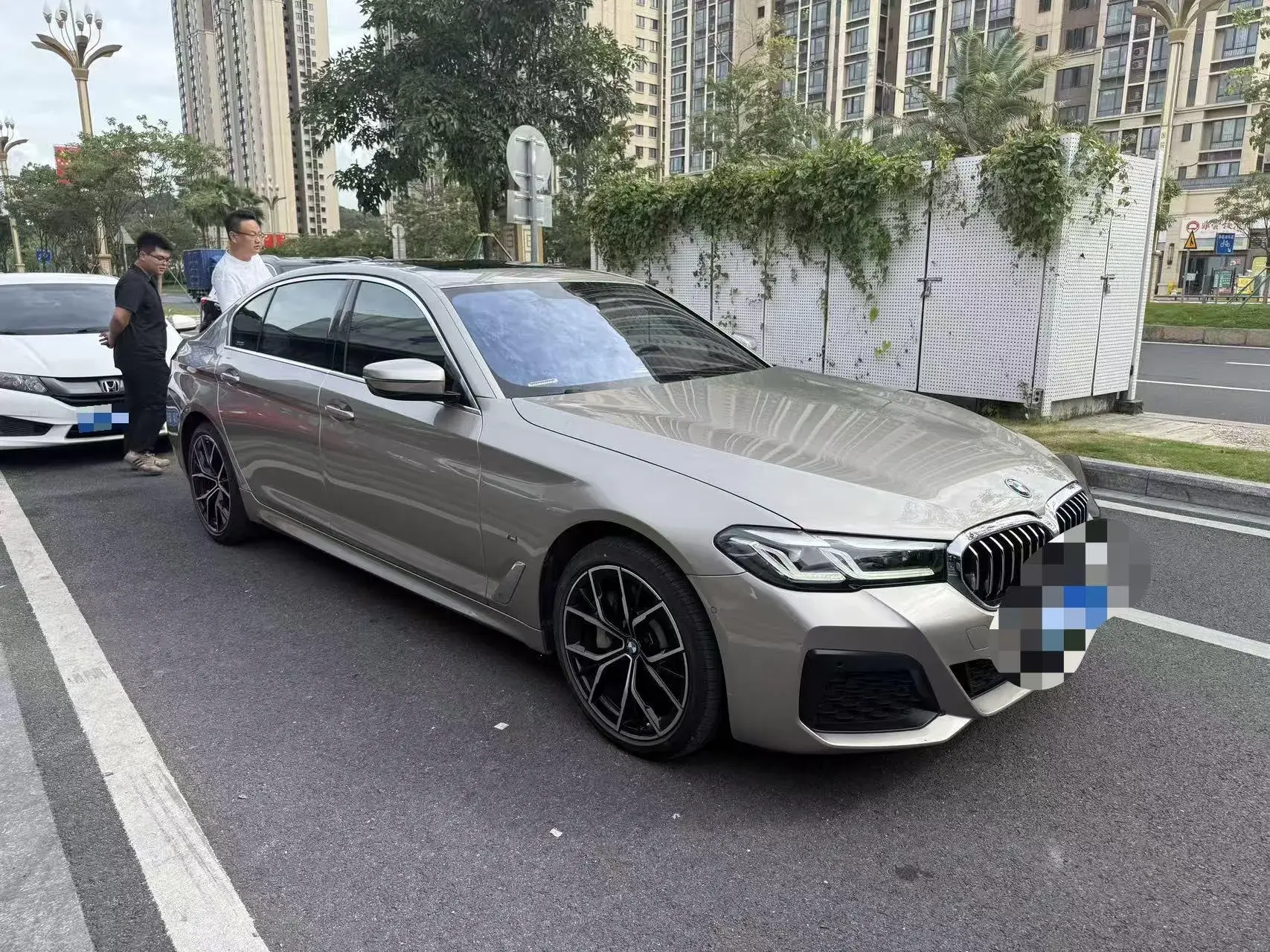 2021 BMW 5 thumbnail 2