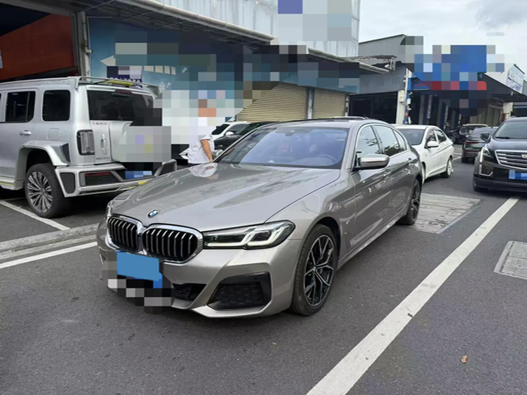 2021 BMW 5 view 1