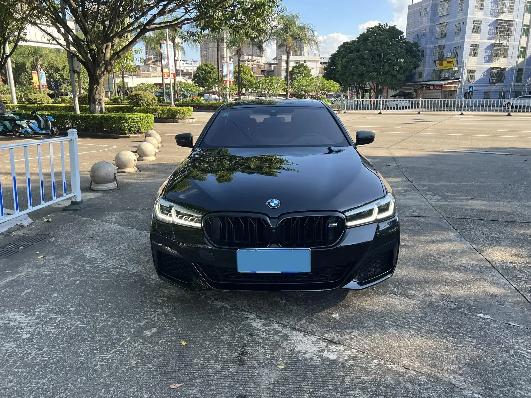 2021 BMW 5 thumbnail 2