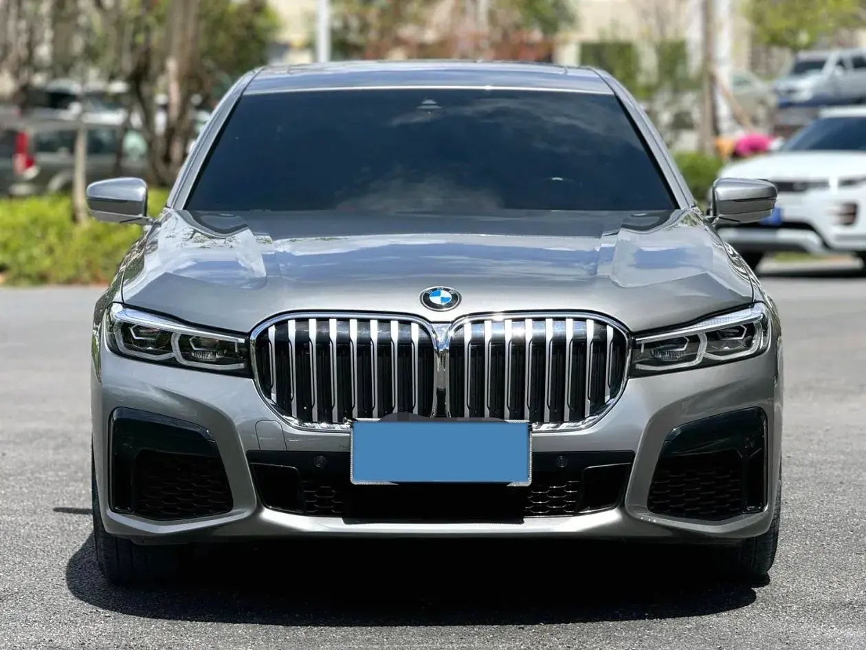 2021 BMW 7 thumbnail 2