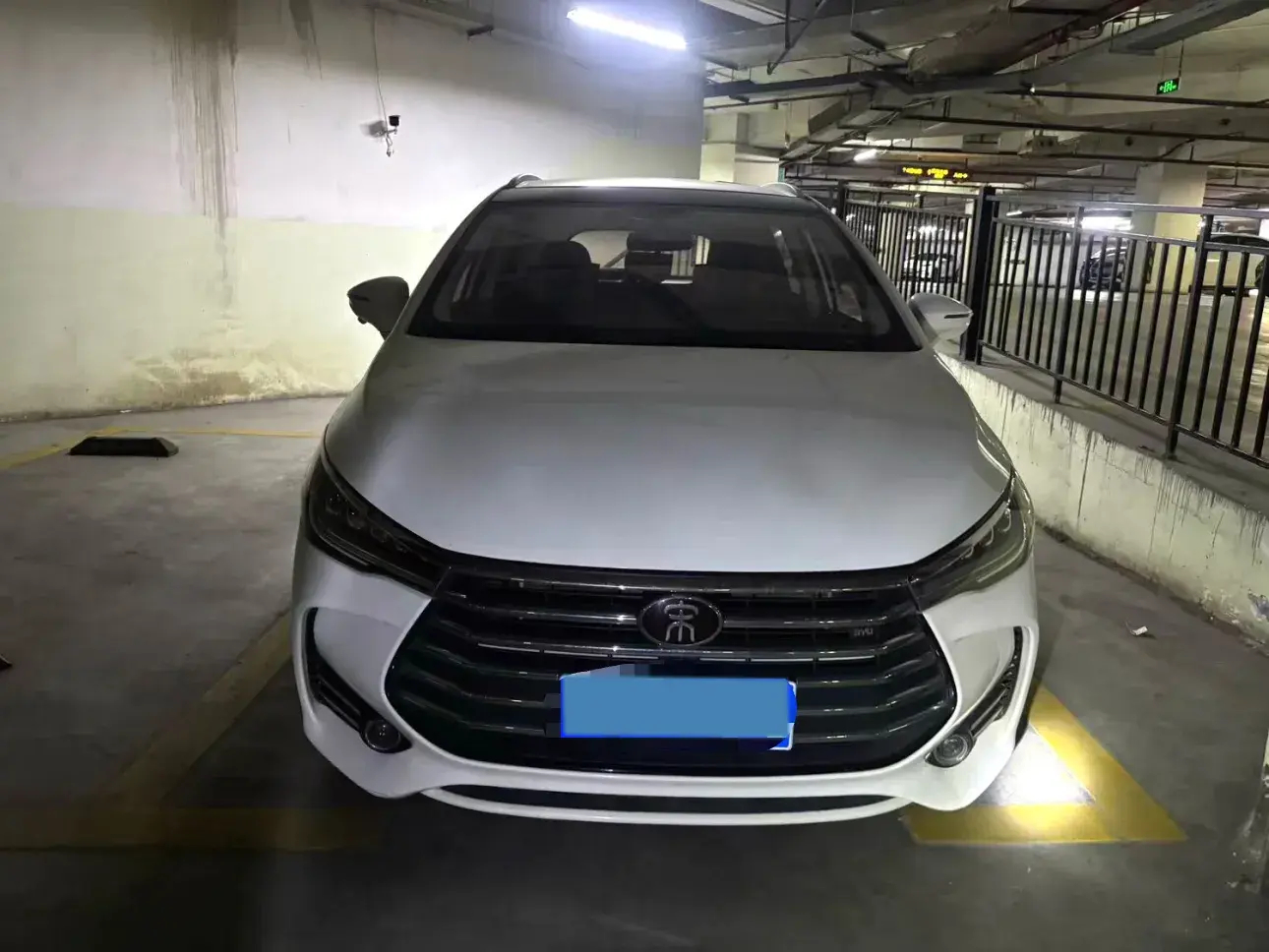 2018 BYD SONG thumbnail 2