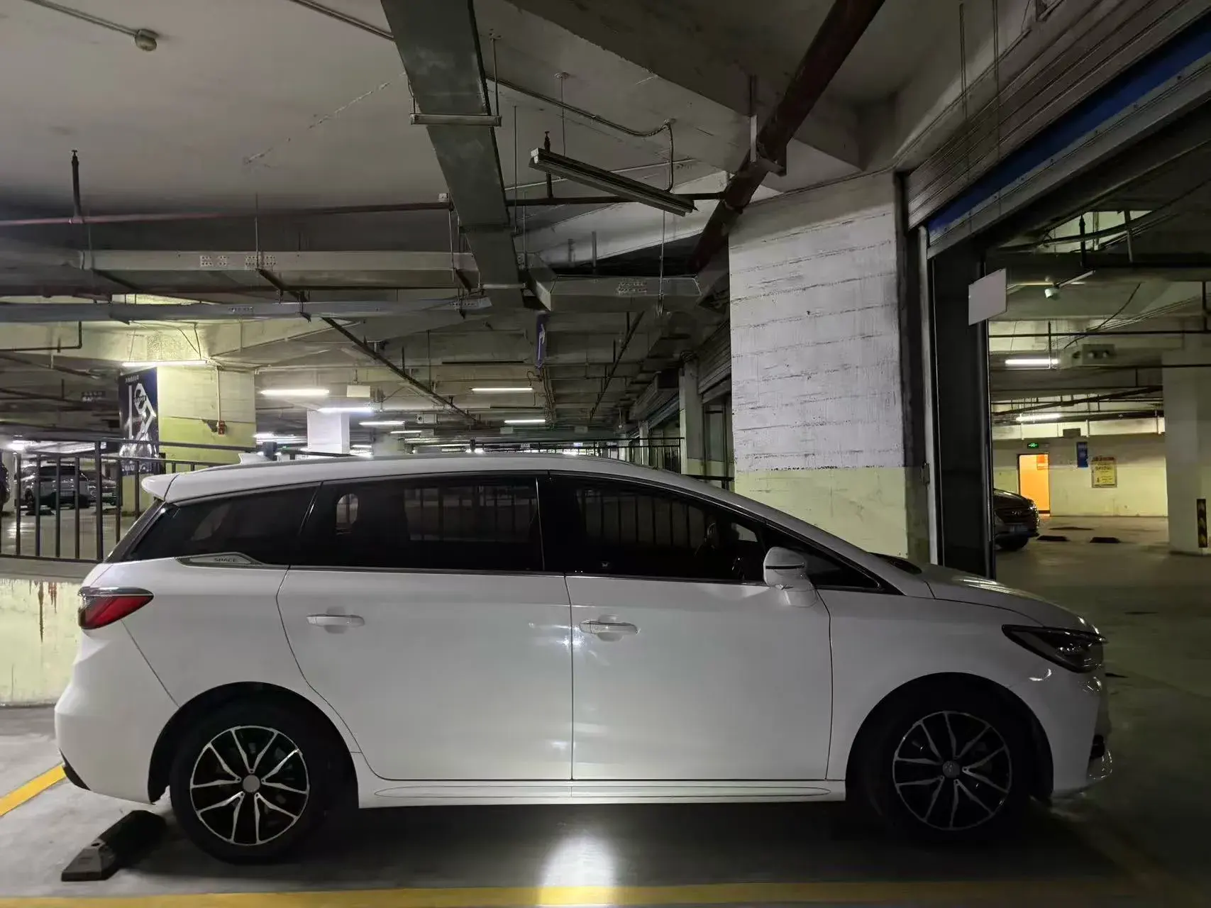 2018 BYD SONG thumbnail 3