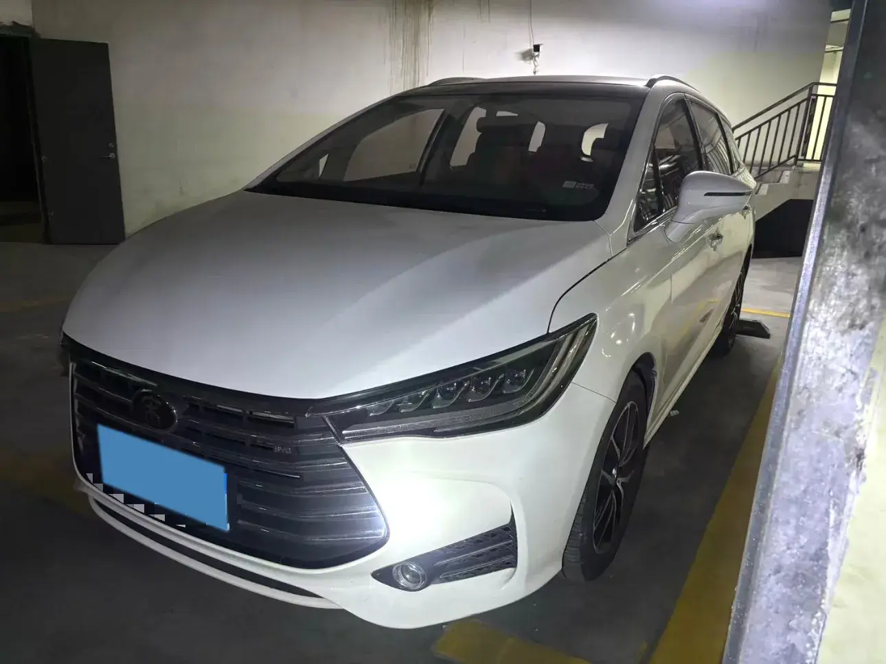 2018 BYD SONG view 1
