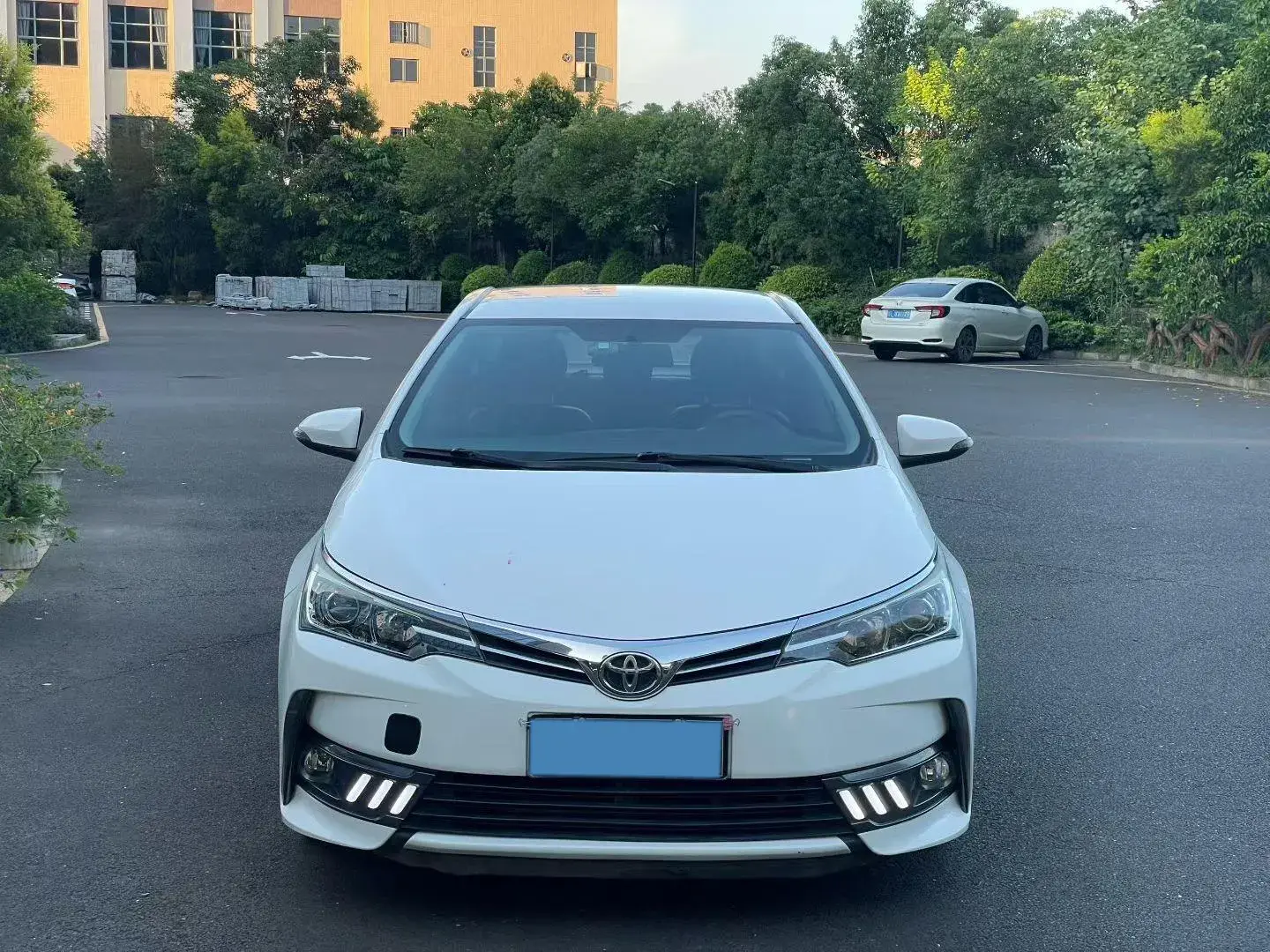 2017 TOYOTA COROLLA thumbnail 2