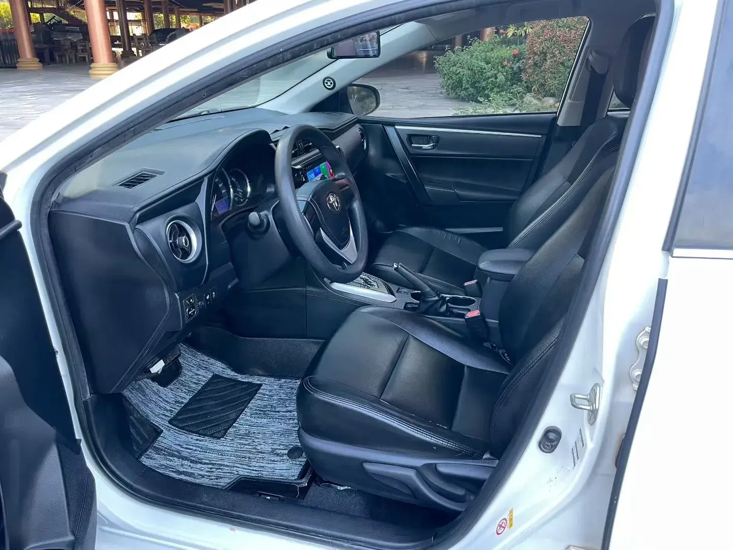 2017 TOYOTA COROLLA thumbnail 4