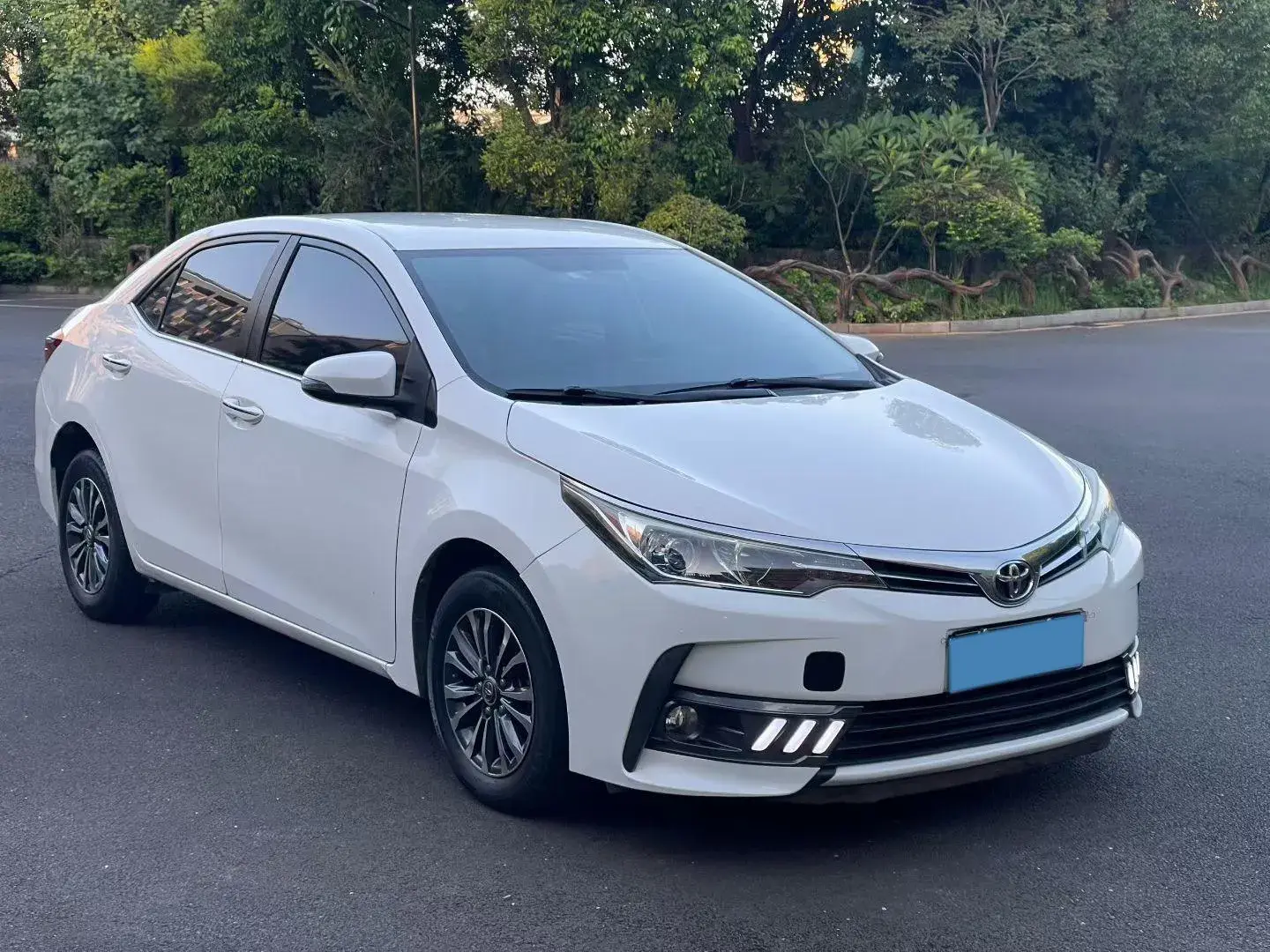 2017 TOYOTA COROLLA thumbnail 3