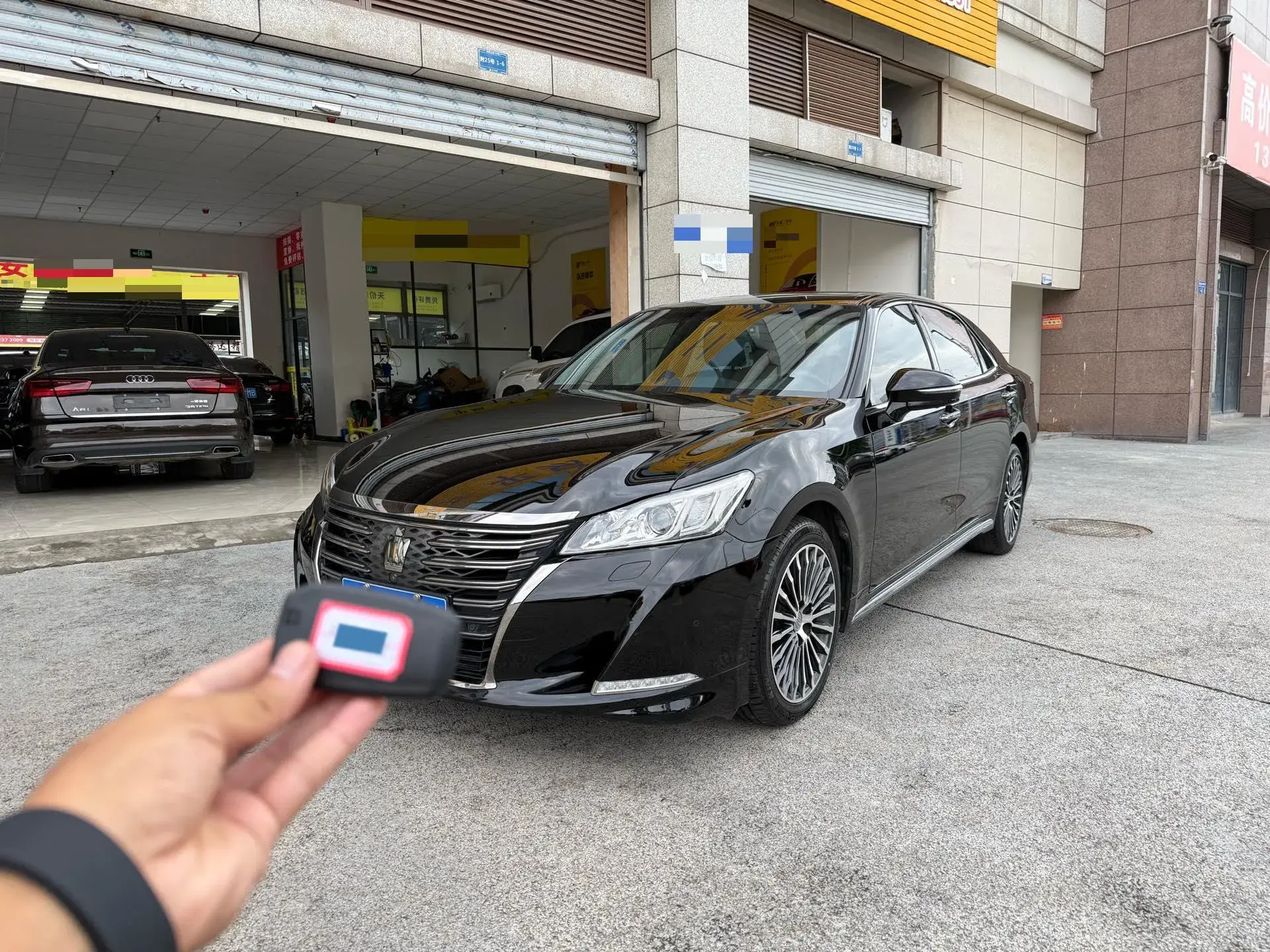 2018 TOYOTA CROWN view 1