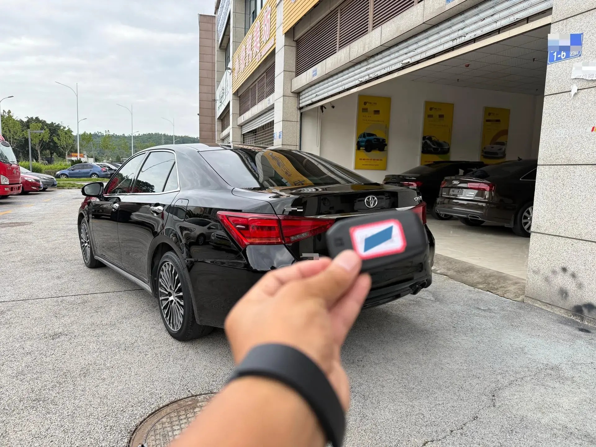 2018 TOYOTA CROWN thumbnail 4