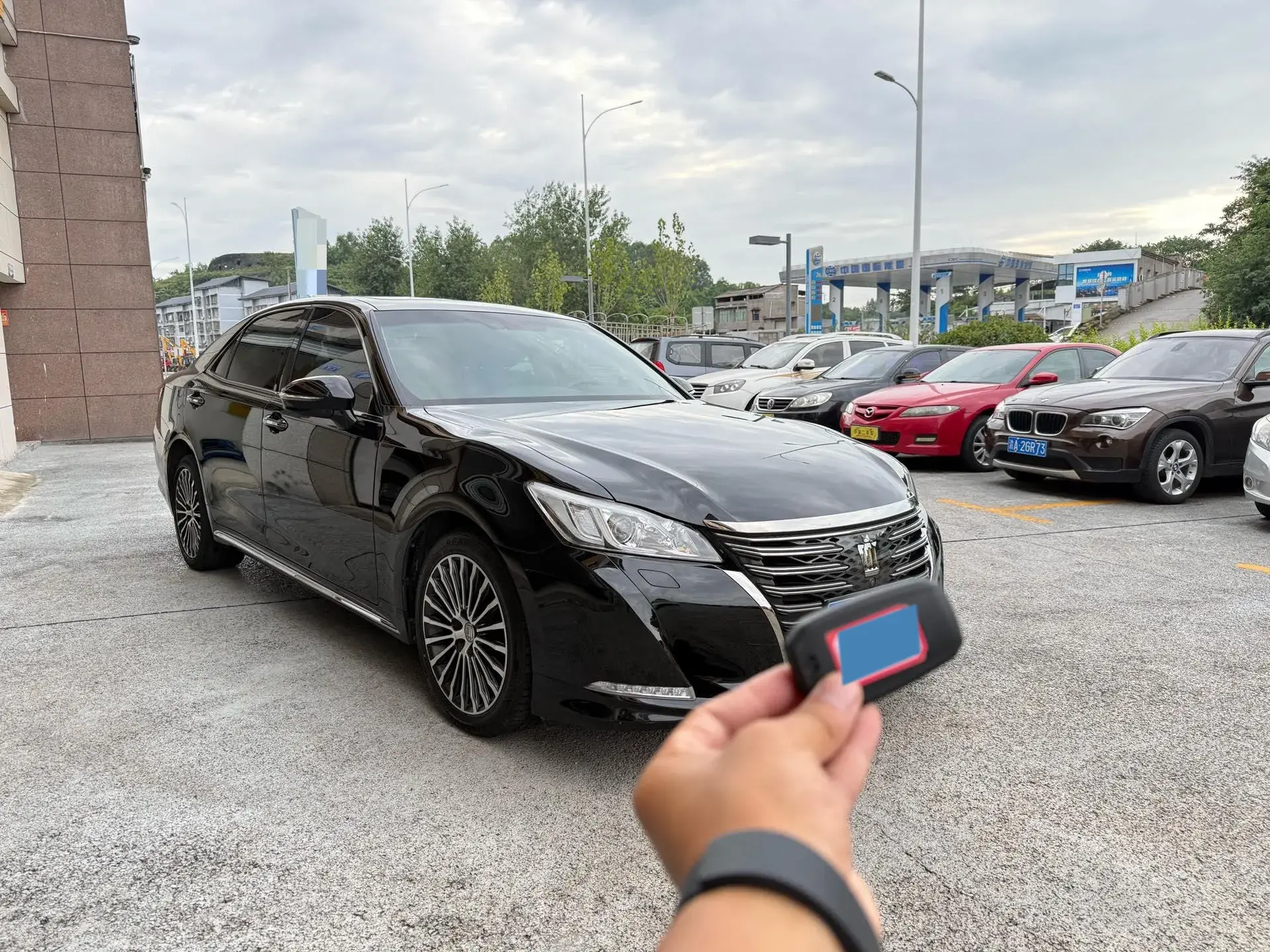 2018 TOYOTA CROWN thumbnail 2