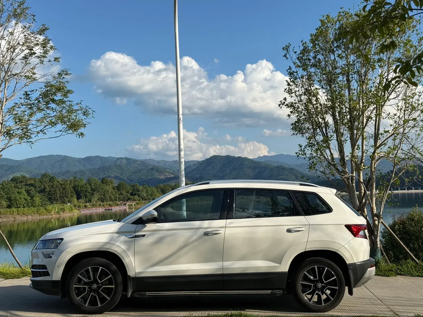 2019 SKODA KAROQ thumbnail 4