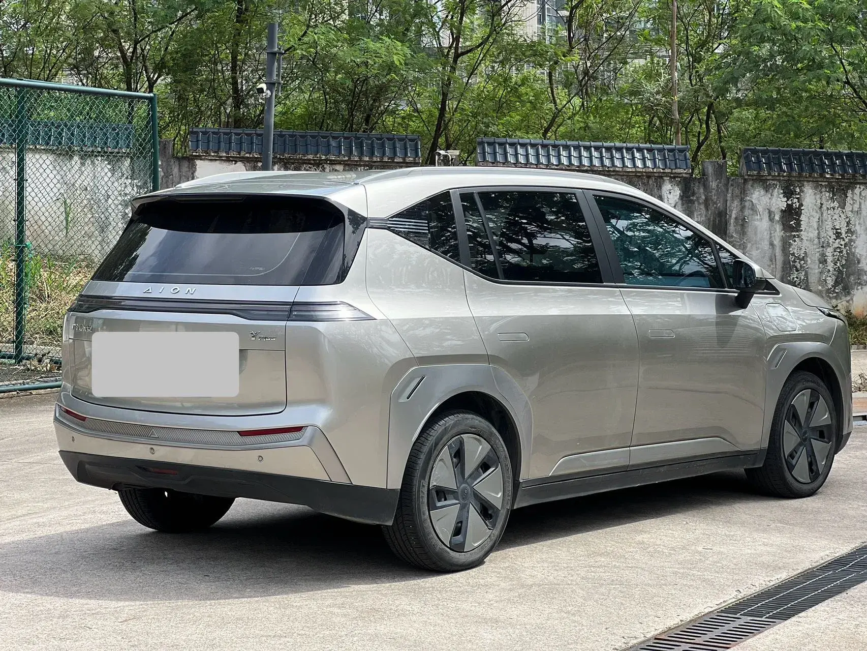 2023 AION Y thumbnail 4