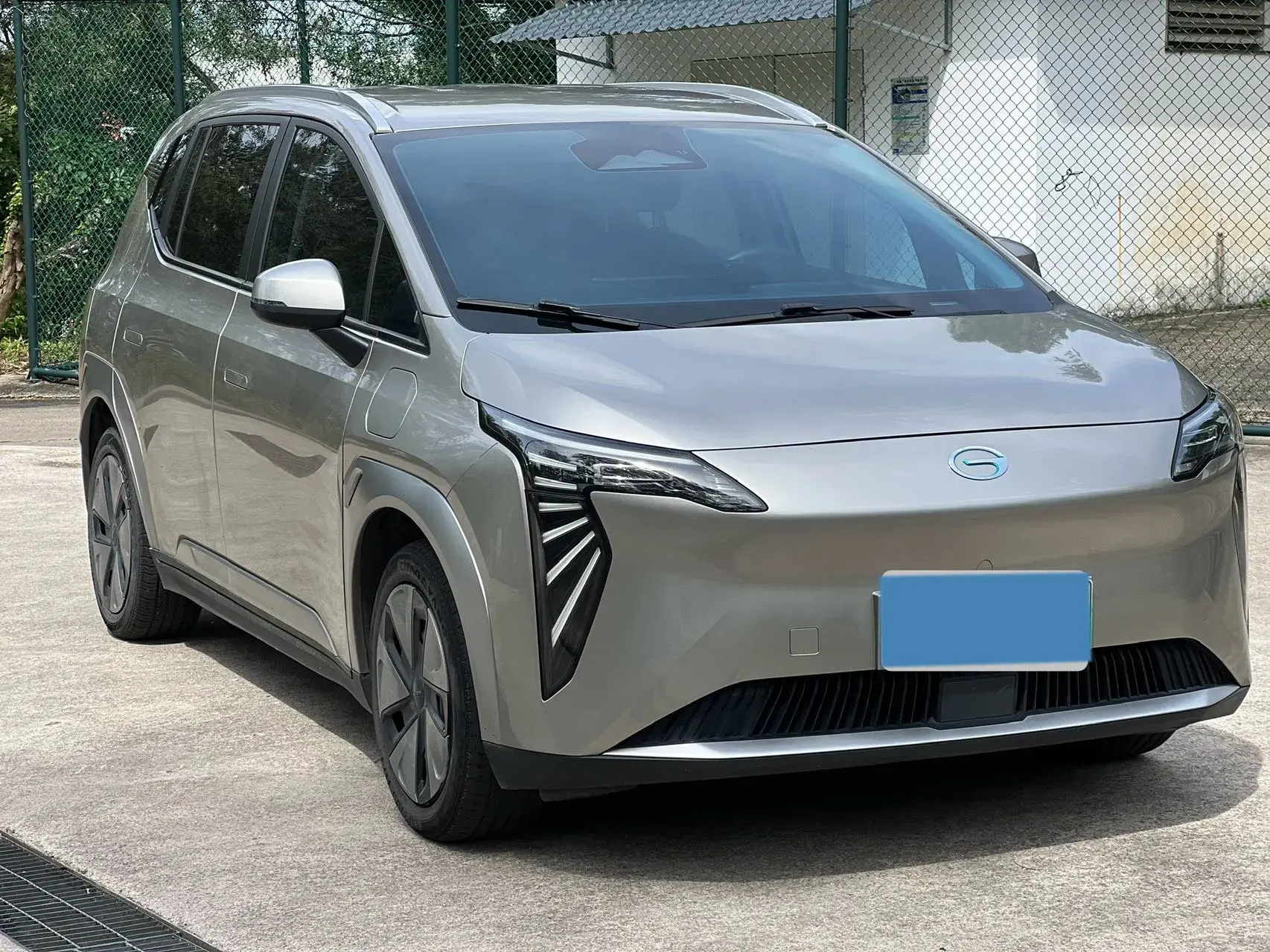 2023 AION Y thumbnail 3