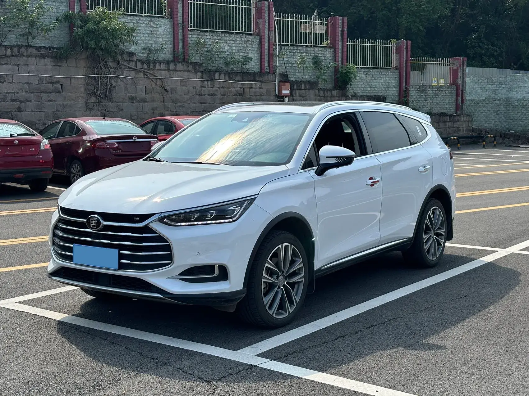2019 BYD TANG view 1