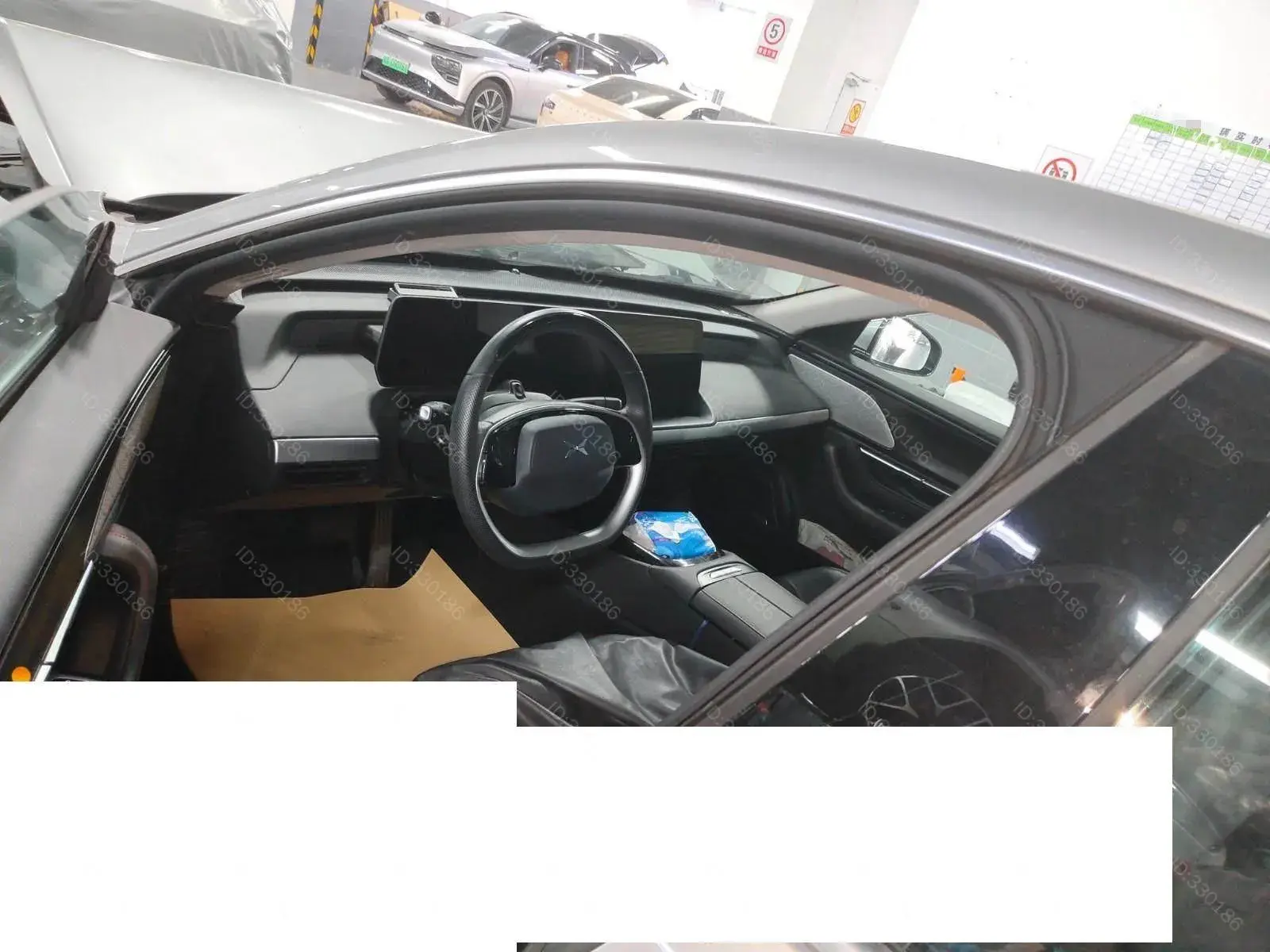 2022 XPENG P7 thumbnail 4