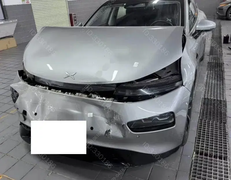 2022 XPENG P7 thumbnail 3