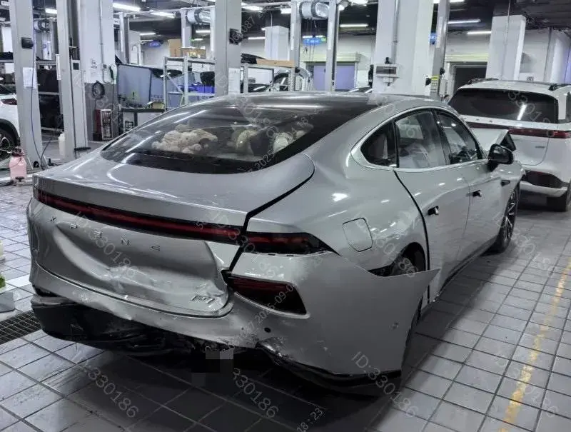 2022 XPENG P7 thumbnail 2