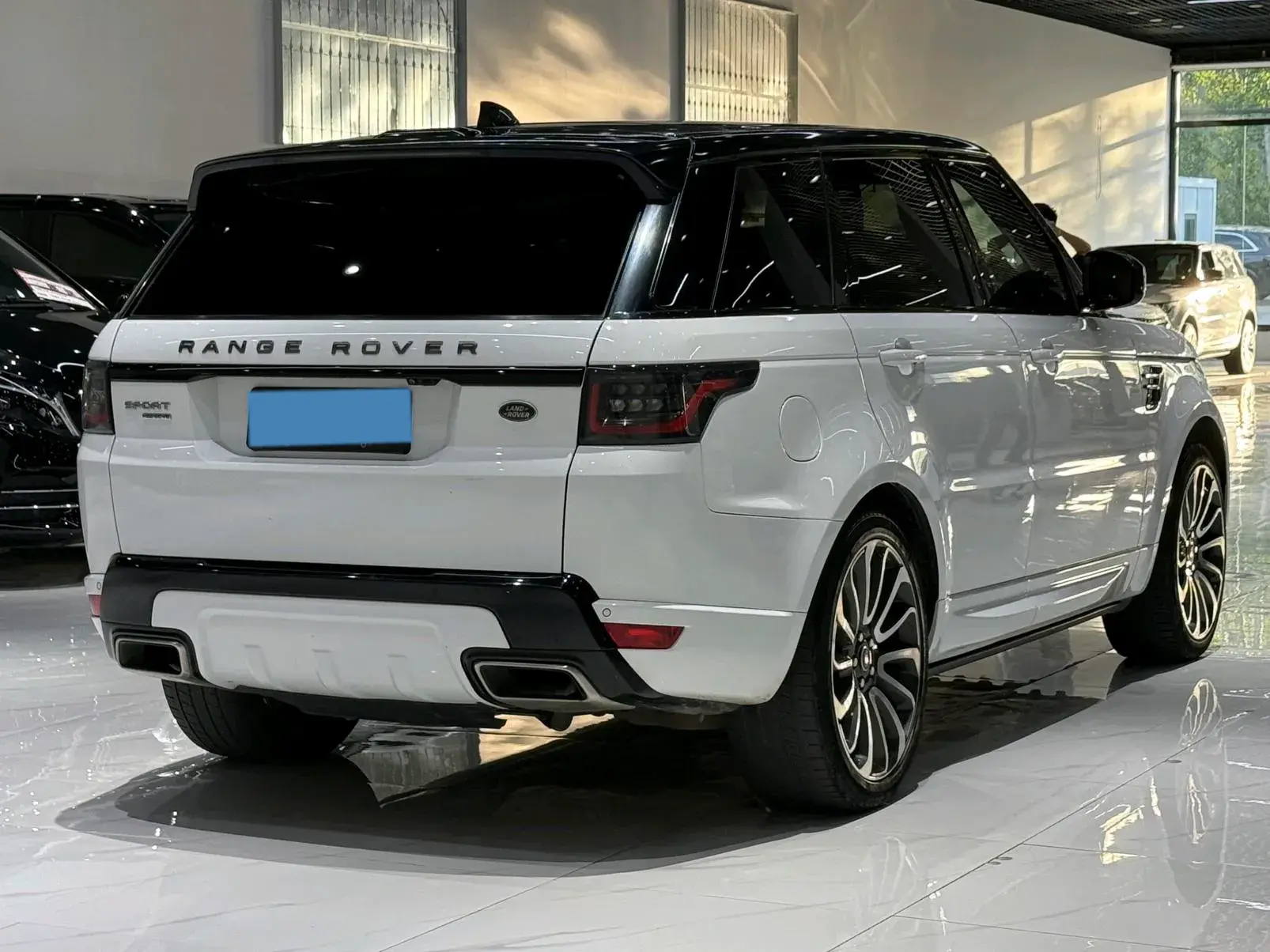 2018 LAND ROVER thumbnail 4