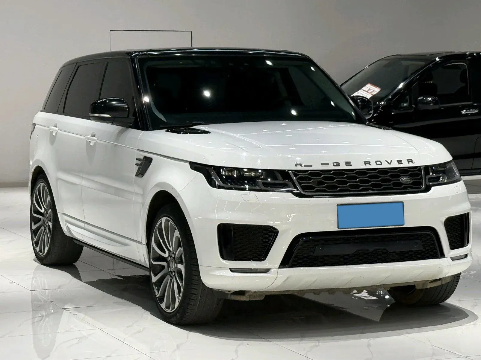 2018 LAND ROVER thumbnail 3