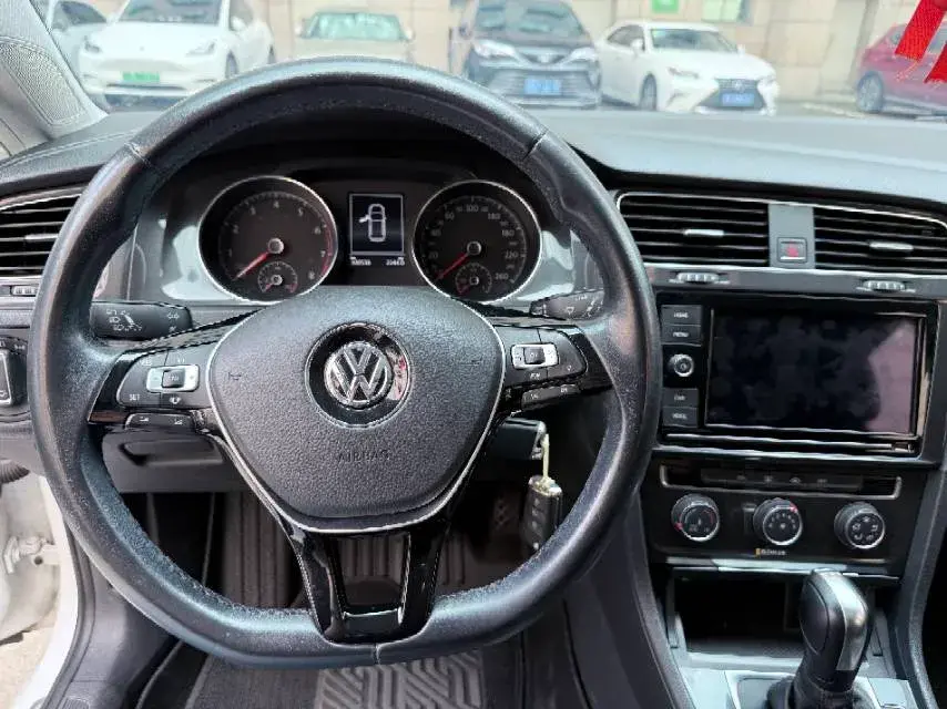 2019 VOLKSWAGEN GOLF thumbnail 4