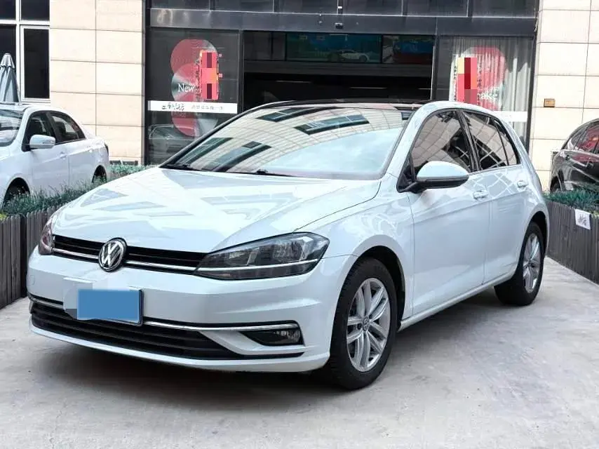 2019 VOLKSWAGEN GOLF view 1