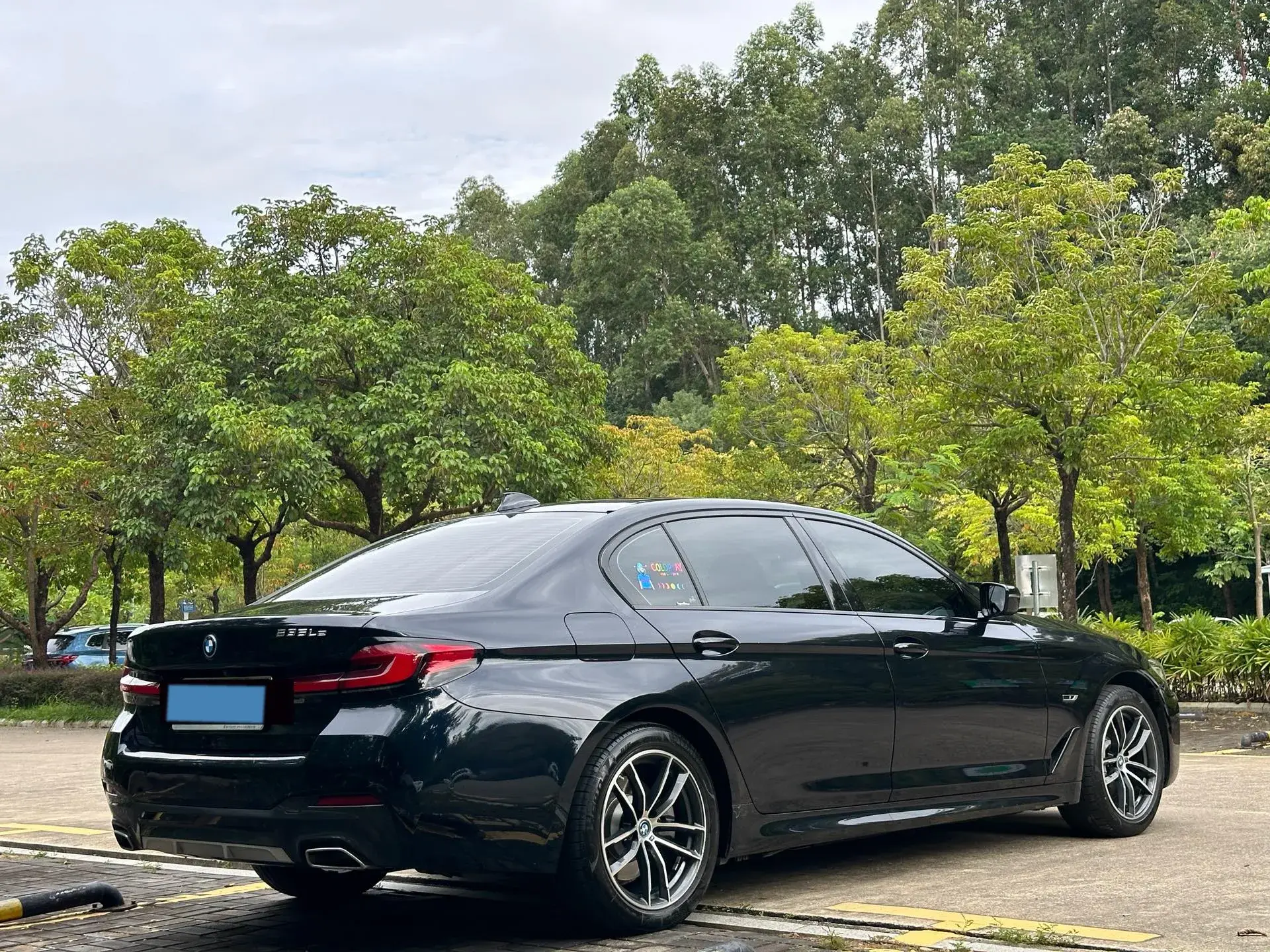 2022 BMW 5 thumbnail 4