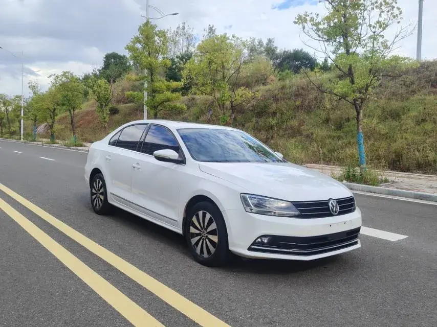 2018 VOLKSWAGEN SAGITAR thumbnail 3