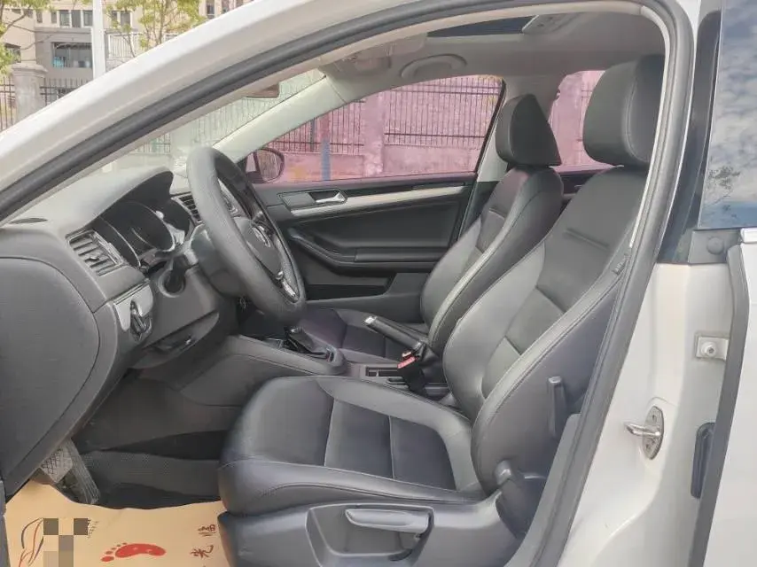 2018 VOLKSWAGEN SAGITAR thumbnail 4