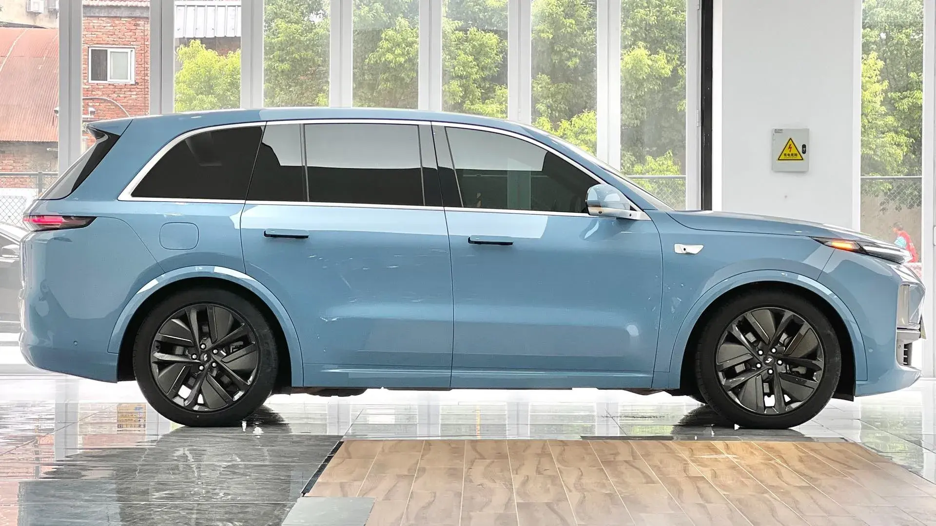 2023 LI L8 thumbnail 4